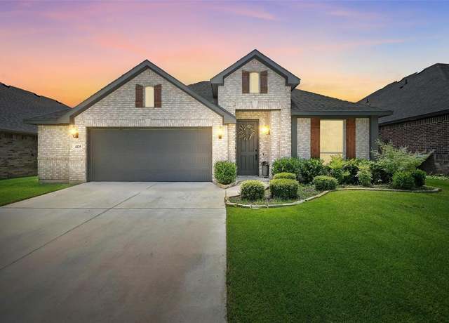 Property at 4225 Ambergate Dr, Fort Worth, TX 76036, 4 beds, 2 baths