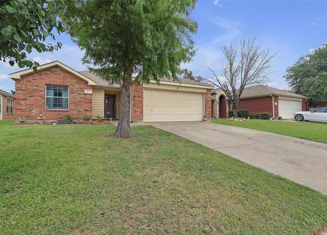 Property at 1011 Hampton Dr, Forney, TX 75126, 3 beds, 2 baths