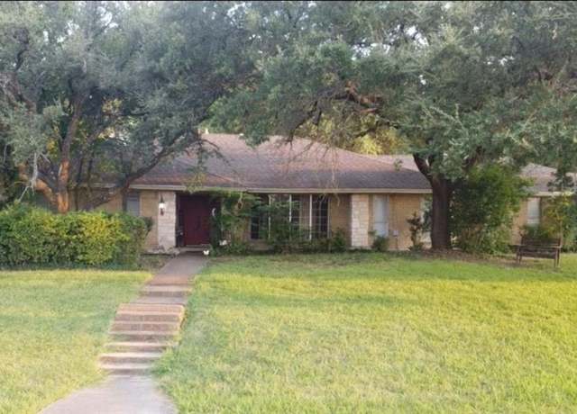 Property at 1200 E Franklin St, Hillsboro, TX 76645, 3 beds, 2.5 baths
