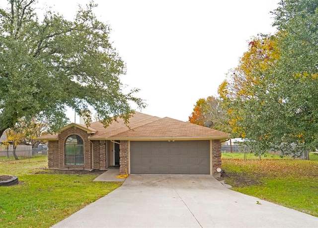 Property at 1608 E Bankhead Dr, Weatherford, TX 76086, 3 beds, 2 baths