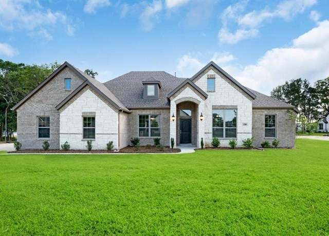 Property at 106 Lakeview Dr, Canton, TX 75103, 4 beds, 2 baths