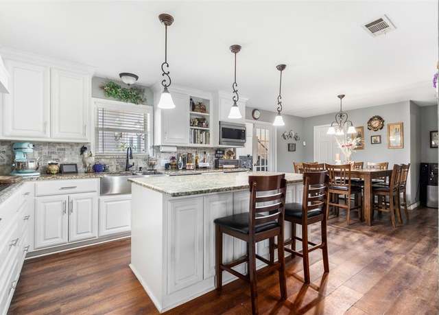 Property at 54 Doty Ln, Denison, TX 75021, 5 beds, 3.5 baths