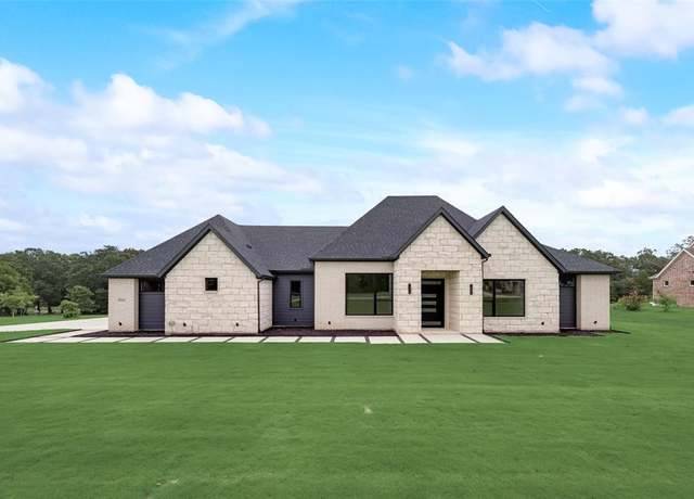 Property at 1044 Hidden Oaks Dr, Wills Point, TX 75169, 4 beds, 4 baths