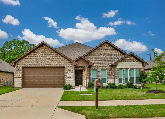Property at 1129 Vintage Ave, Gainesville, TX 76240, 3 beds, 2 baths
