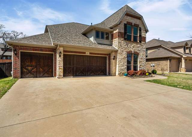 Property at 952 Tara Dr, Burleson, TX 76028, 5 beds, 2.5 baths