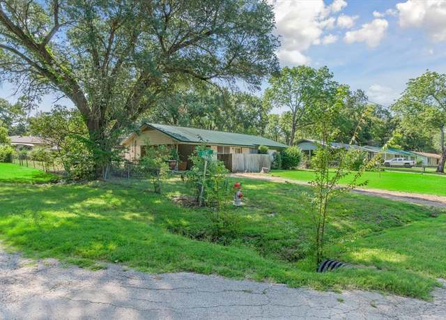 Property at 1102 Clay St, Canton, TX 75103, 3 beds, 2.5 baths