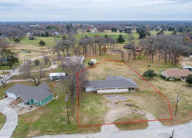 Property at 407 S Crockett, Edgewood, TX 75117, 3 beds, 2 baths