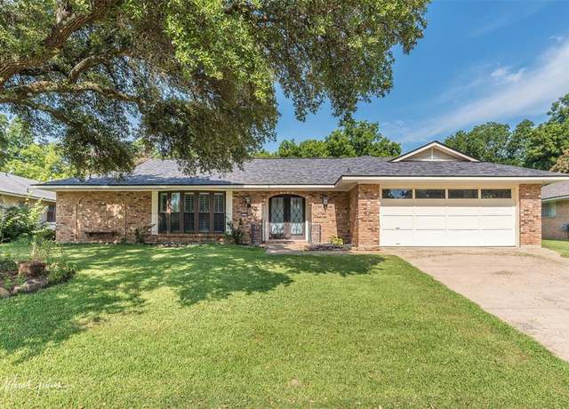 Property at 7370 Camelback Dr, Shreveport, LA 71105, 4 beds, 3.5 baths
