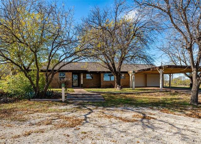 Property at 206 Spoon Dr, Stamford, TX 79553, 3 beds, 2 baths