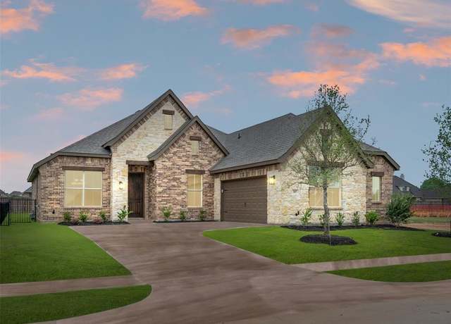 Property at 317 Bowrider Ln, Granbury, TX 76049, 3 beds, 2 baths