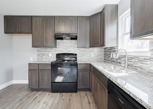 Property at 1702 Clark St, Commerce, TX 75428, 3 beds, 2 baths