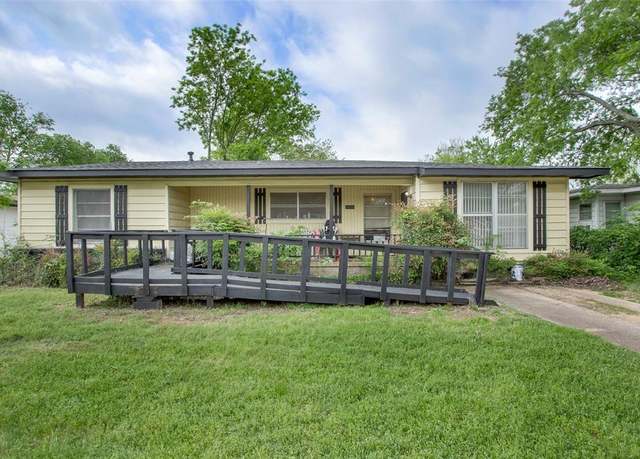 Property at 1728 W Elm St, Denison, TX 75020, 3 beds, 1 bath