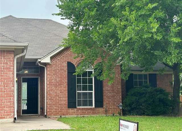 Property at 803 W Lonesome Dove Trl, Arlington, TX 76001, 3 beds, 2 baths