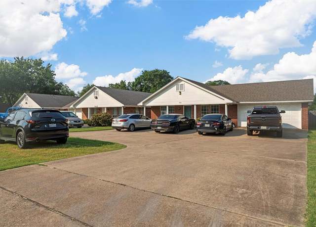 Property at 2409 S 2nd St, Waco, TX 76706, 4 beds, 4 baths
