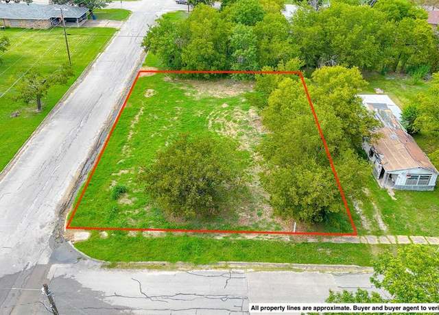 Property at 802 E 12th Ave, Corsicana, TX 75110