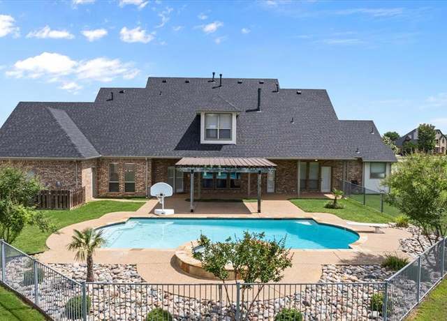 Property at 6417 Gehrig Cir, Burleson, TX 76028, 5 beds, 3 baths