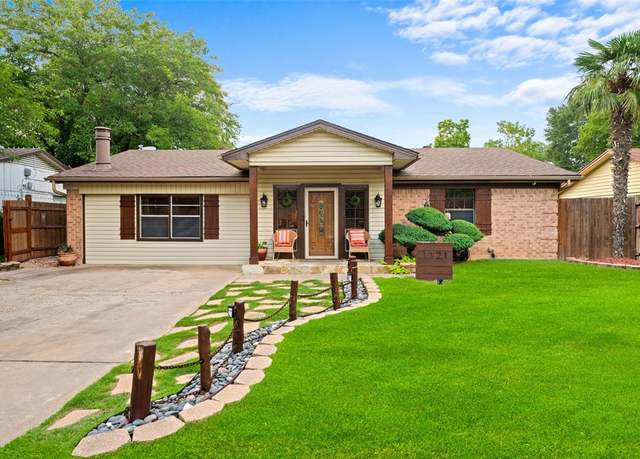 Property at 1121 Carmody Dr, Mesquite, TX 75149, 3 beds, 2 baths