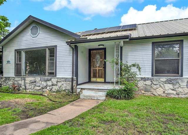 Property at 820 Lipscomb St, Bonham, TX 75418, 3 beds, 2 baths