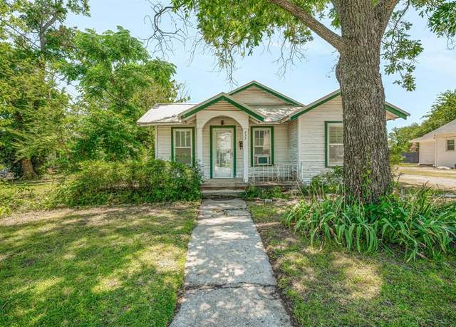 Property at 832 W Long St, Stephenville, TX 76401, 2 beds, 1 bath