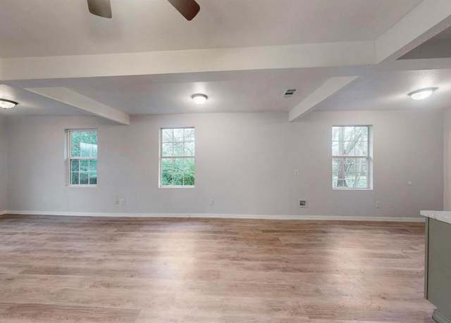 Property at 505 Oak St, Commerce, TX 75428, 3 beds, 1 bath