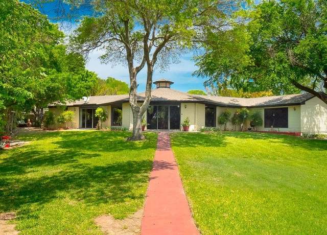 Property at 705 Camelot Ct, Willow Park, TX 76087, 3 beds, 2.5 baths