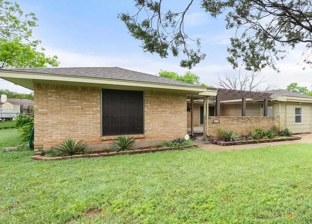 Property at 806 Marigold Dr, Cedar Hill, TX 75104, 3 beds, 2 baths