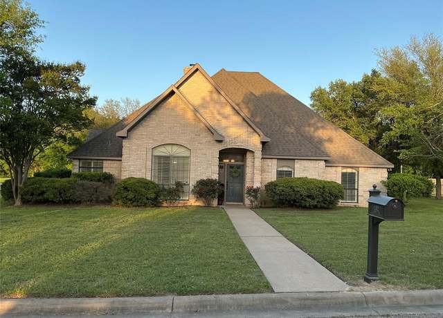 Property at 1302 Summit Dr, Mexia, TX 76667, 4 beds, 2.5 baths