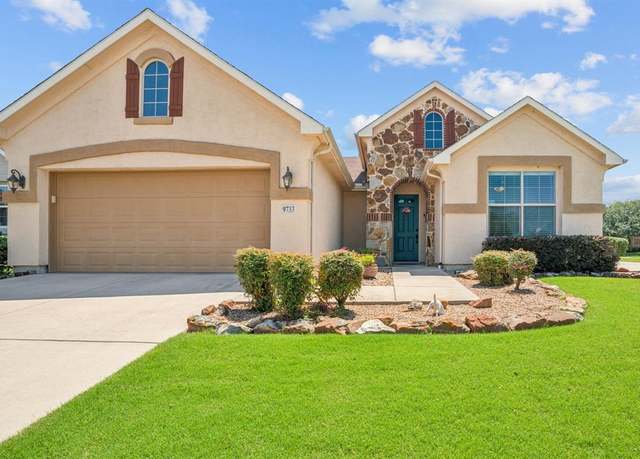 Property at 9733 Rivercrest Dr, Denton, TX 76207, 2 beds, 2.5 baths
