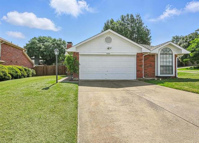 Property at 1450 Hampton Rd, Grapevine, TX 76051, 3 beds, 2 baths