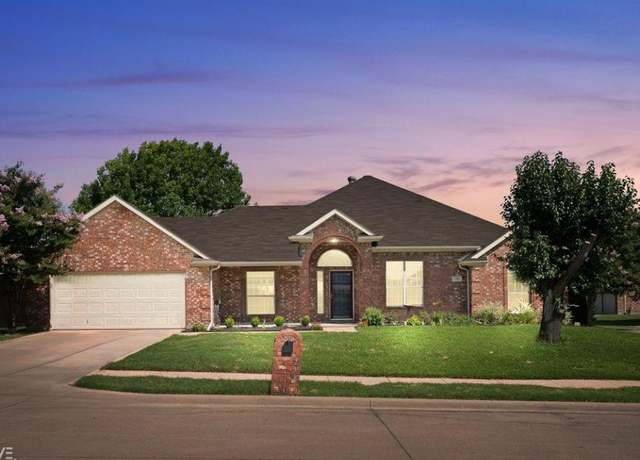 Property at 300 Glen Oak Trl, Forney, TX 75126, 4 beds, 2 baths