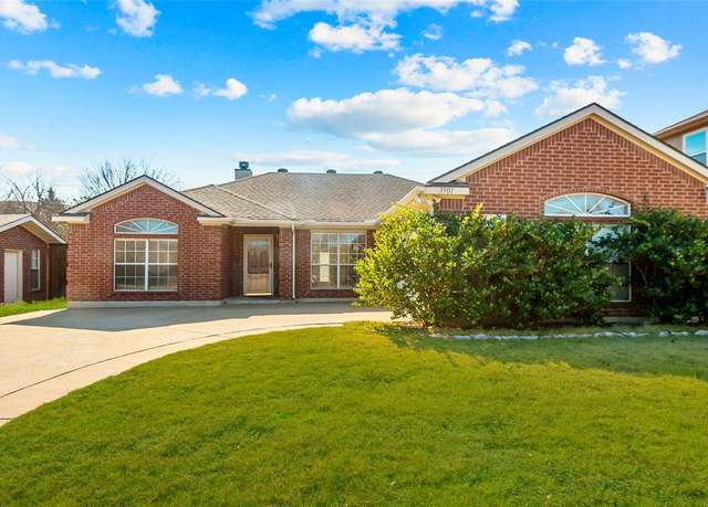 Property at 3901 Georgetown Dr, Sachse, TX 75048, 3 beds, 2 baths