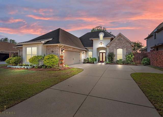 Property at 2848 Caribbean Cv, Shreveport, LA 71105, 3 beds, 2 baths