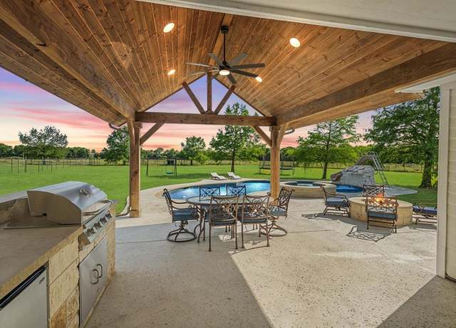 Property at 9390 Lakeridge Dr, Princeton, TX 75407, 4 beds, 3 baths