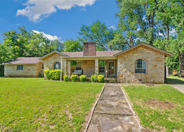 Property at 821 Columbia St, Beverly Hills, TX 76711, 3 beds, 1.5 baths