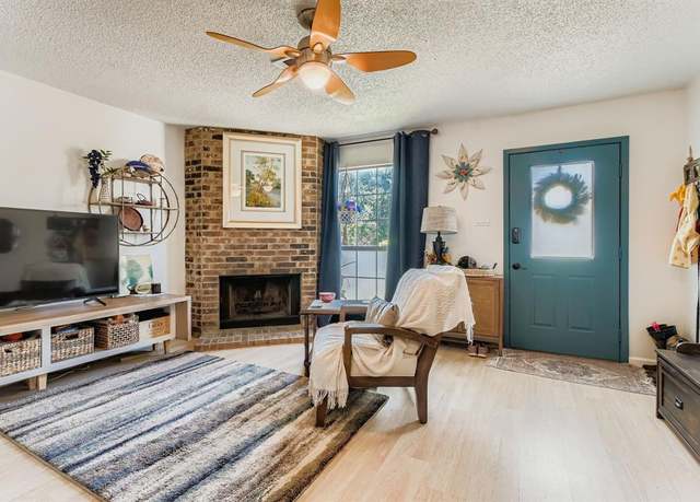 Property at 15 Abbey Rd, Euless, TX 76039, 2 beds, 1.5 baths