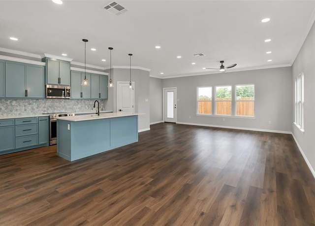 Property at 107 Wesson St, Gun Barrel City, TX 75156, 4 beds, 2.5 baths