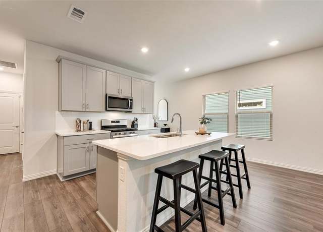 Property at 1820 Ash Oak Ln, Forney, TX 75126, 3 beds, 2 baths