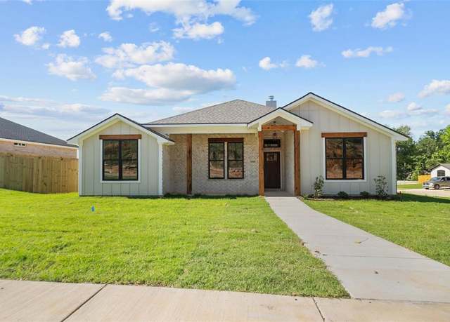 Property at 16509 Crossing Cir, Lindale, TX 75771, 4 beds, 2 baths