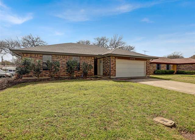 Property at 1709 Broadway St, Denton, TX 76201, 3 beds, 2 baths