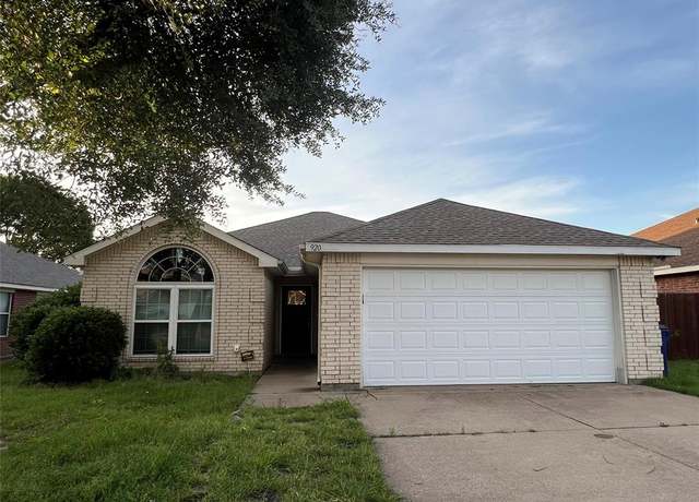 Property at 920 Joshua Dr, Burleson, TX 76028, 3 beds, 2 baths