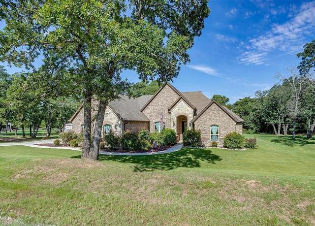 Property at 140 Flying Diamond Dr, Springtown, TX 76082, 4 beds, 2 baths
