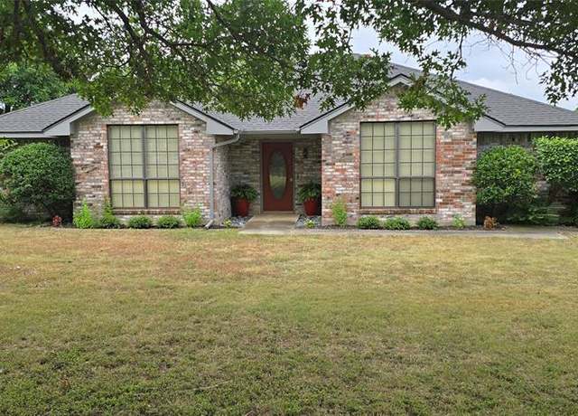 Property at 106 W Holt St, Sanger, TX 76266, 3 beds, 2 baths