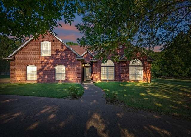 Property at 174 Scott Ln, Weatherford, TX 76085, 3 beds, 2 baths