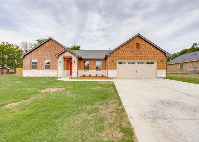 Property at 1704 Kings Ln, Commerce, TX 75428, 4 beds, 3 baths