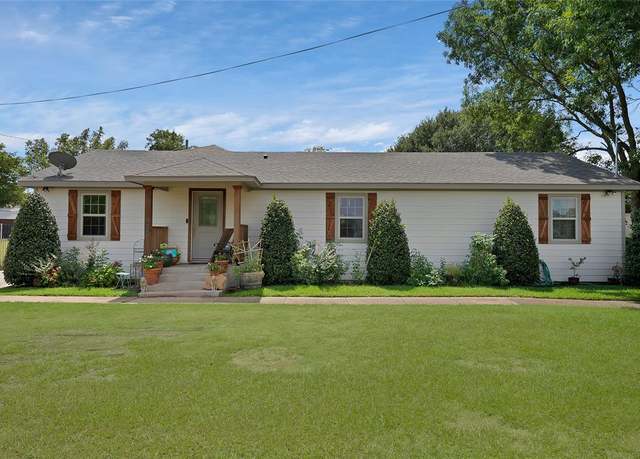Property at 922 W Wintergreen Rd, Lancaster, TX 75134, 3 beds, 3 baths