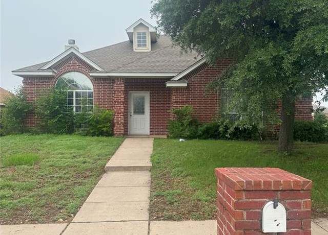 Property at 213 Canterbury Dr, Saginaw, TX 76179, 4 beds, 2 baths