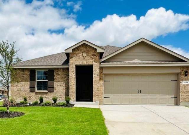 Property at 1628 Marsh St, Cleburne, TX 76033, 4 beds, 2 baths