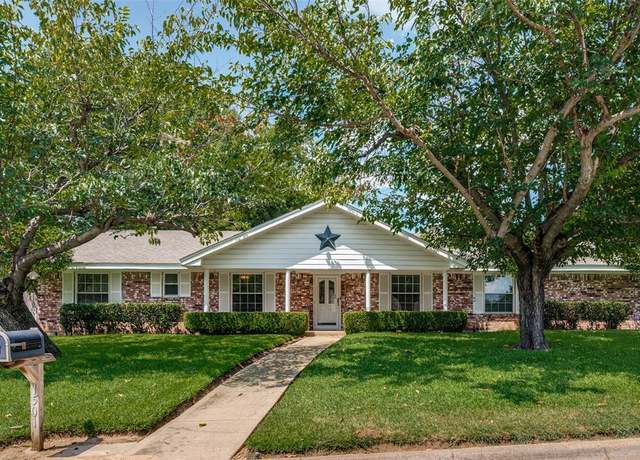 Property at 1501 Ridgeview Dr, Arlington, TX 76012, 4 beds, 2 baths