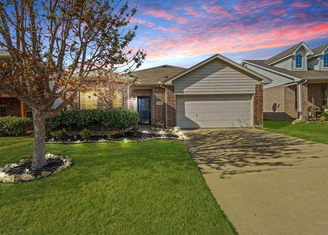Property at 1028 Castle Top Dr, Fort Worth, TX 76052, 3 beds, 2 baths