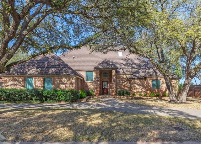 Property at 1741 Lakeshore Dr, Abilene, TX 79602, 3 beds, 4 baths